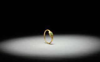 Ancient Medieval Tudor Gold Green Stone Ring photo
