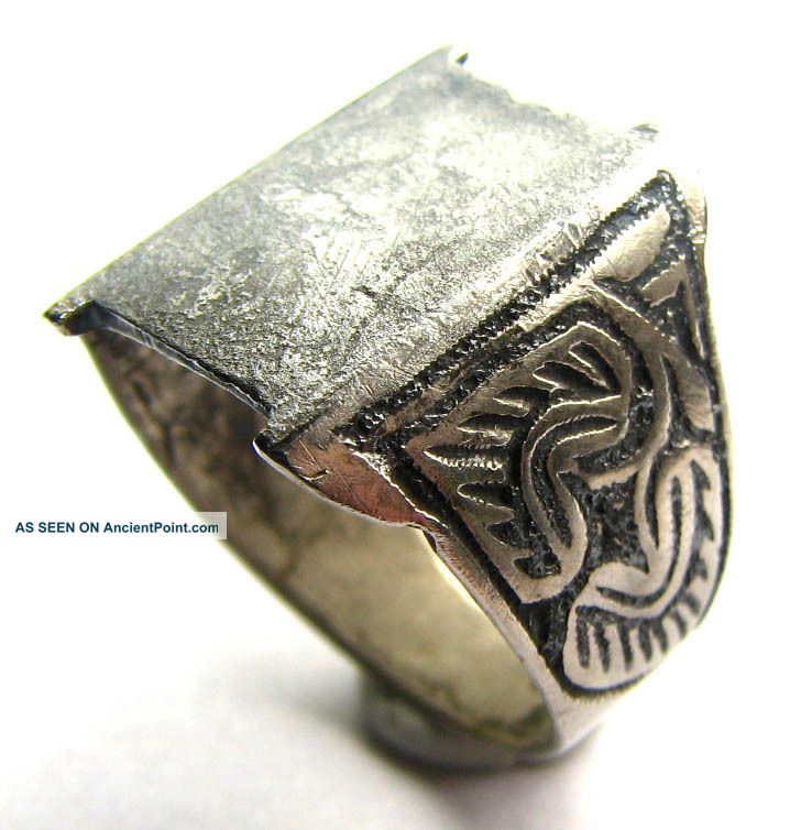 Medieval Silver Decorated Neillo Ring Circa: 16th Century - Condition European photo