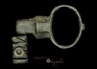Ancient Roman Tumbler Lock Key Ring 022194 photo