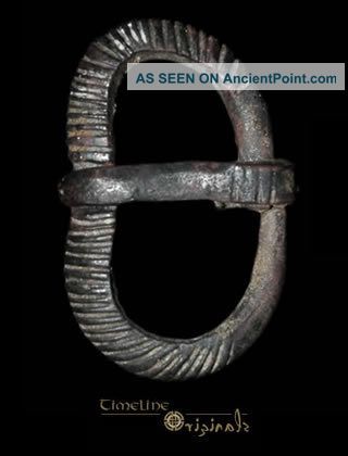 Saxon Kidney - Shaped Ribbed Bronze Buckle 012038 British photo