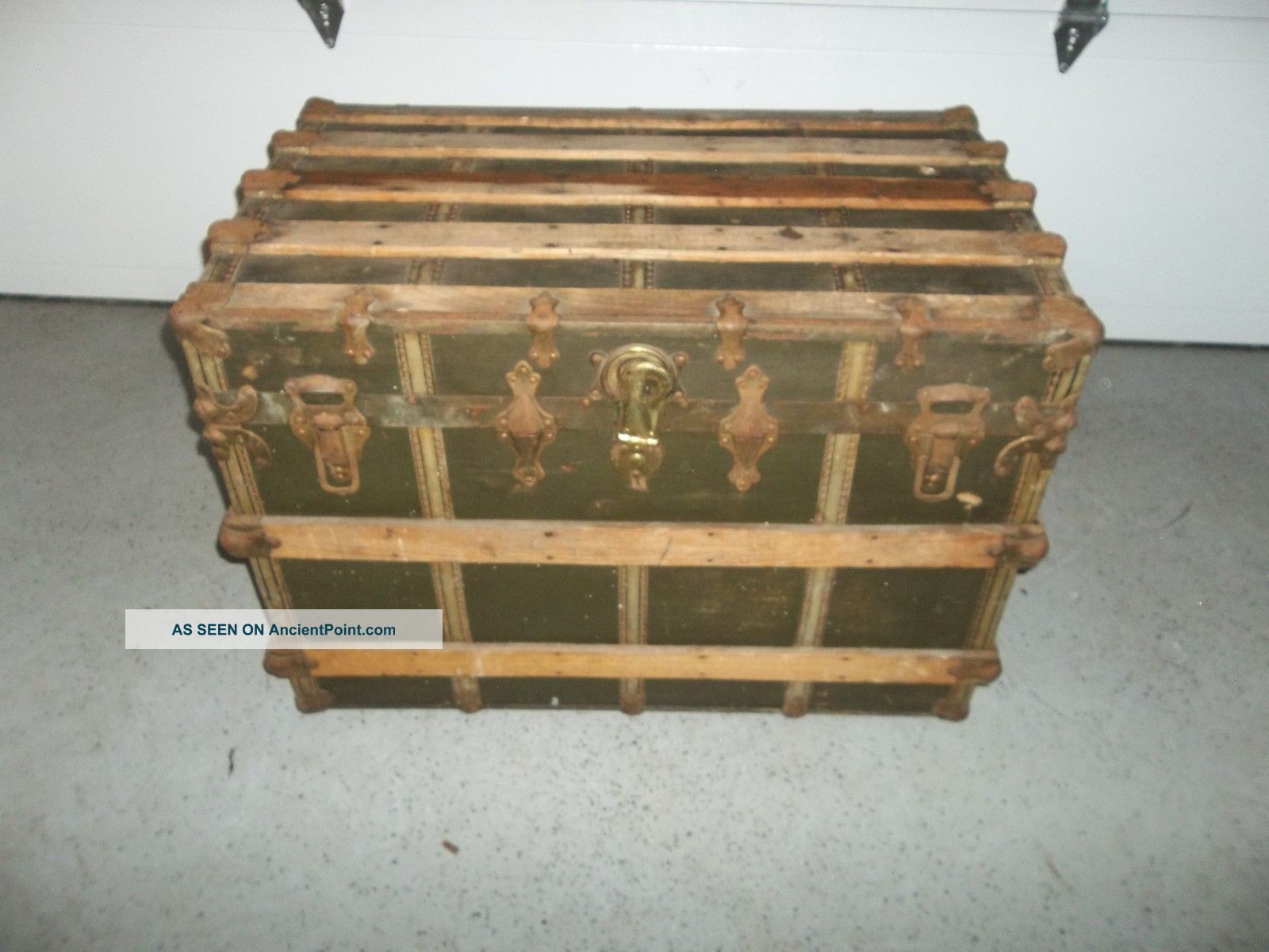 Antique Steamer Trunk (condition) 1800-1899 photo