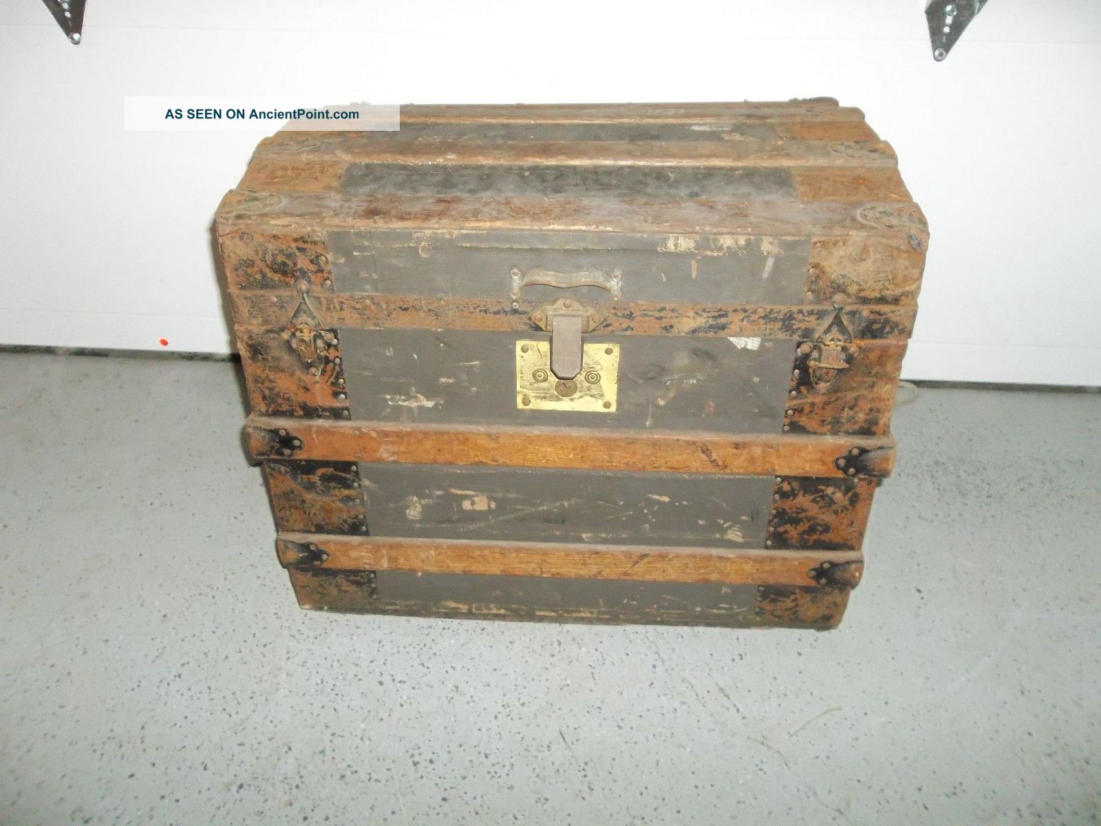 Antique Ladies Half Steamer Dome Top Trunk With Inside Tray (condition) 1800-1899 photo