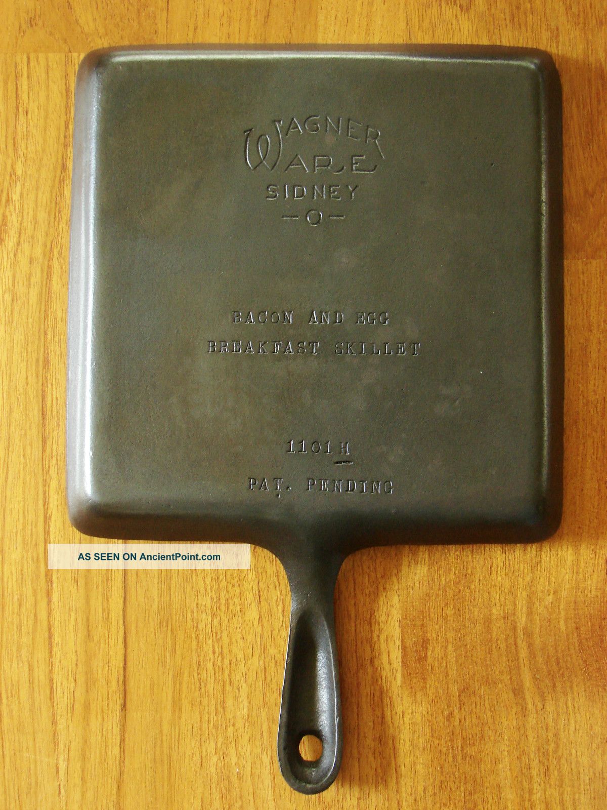 Vintage 1925 Wagner Ware Sidney O 1101 H Bacon & Egg Breakfast Skillet Cast Iron Hearth Ware photo