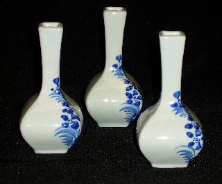 Blue White Vase Lot Vgc 4 1/2 Inches Tall Collection Of 3 Adorable Willow Asian photo