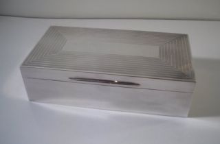 A Good Quality Art Deco Mappin & Webb Silver Cigar / Cigarette Box : London 1934 photo