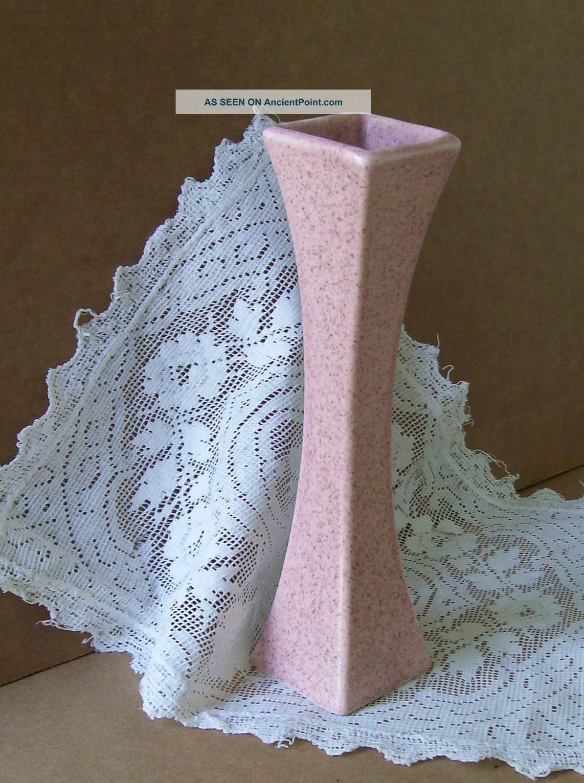 Vintge Mid Century Modern Pink Speckle Vase Red Wing Atomic Bow - Tie Geometric Mid-Century Modernism photo