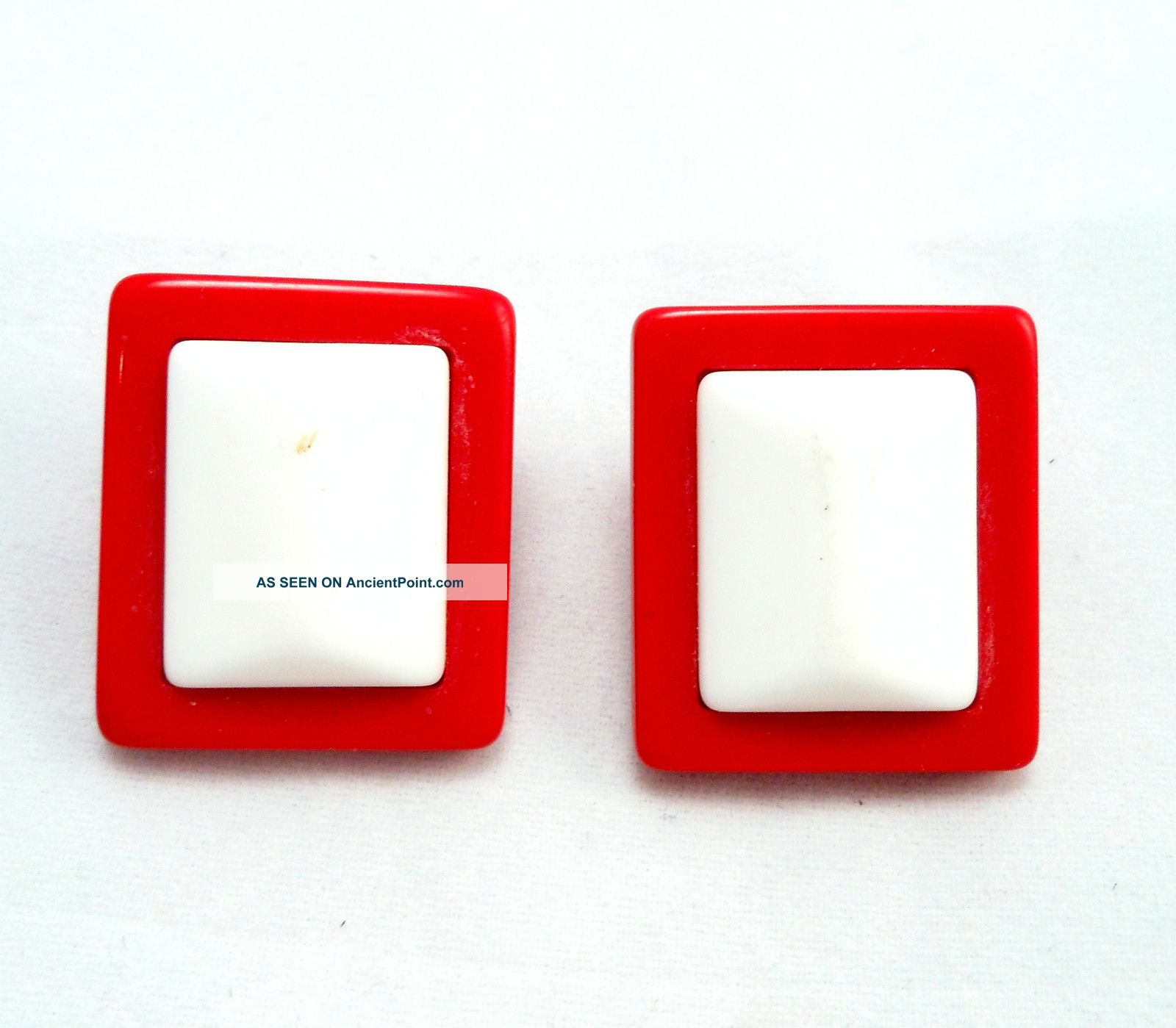 Atomic Ranch Mid Century Modern Vintage Plastic Pyramid Red White Earrings Space Mid-Century Modernism photo