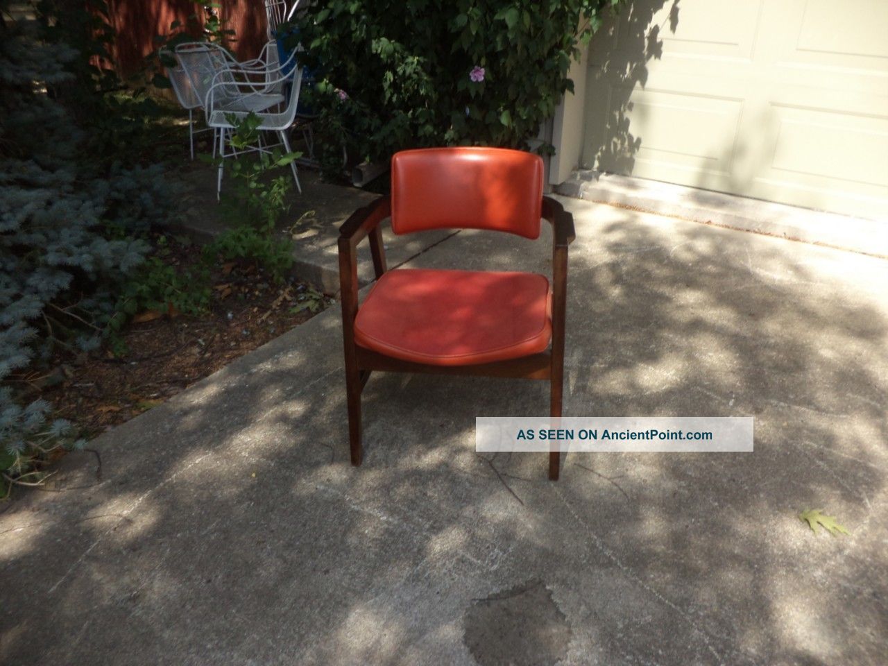 Retro Gunlocke Chairs Danish Style Stackable Orange 4 Matching Available Midcent Post-1950 photo