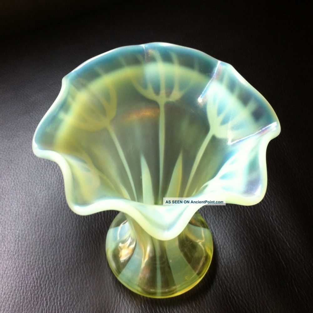 A Rare John Walsh Walsh Tulip Pattern Vaseline Glass Vase Art Nouveau photo