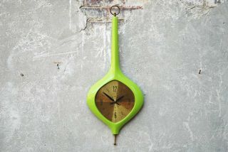 Wall Clock Elgin Green Atomic Teardrop Vintage Mid Century Modern Restored 1960s photo
