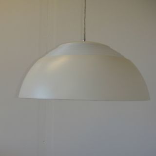 Arne Jacobsen - Aj Royal 50 - By Louis Poulsen.  Sas Royal.  [white] photo