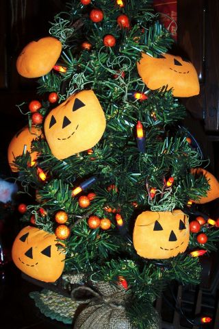 ♥ Primitive Fall Pumpkin Tree With Orange Lights,  Berries & Jack - O - Lanterns♥rcp♥ photo