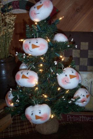 ♥ Primitive Wynter - Thyme Snowman Ornies Tree With White Lights & Berries ♥rcp♥ photo