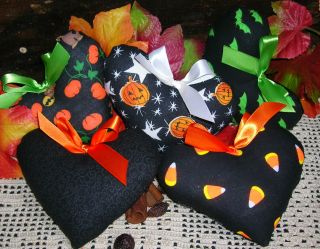 Primitive Halloween Heart Tucks Bowl Filler Ornies Halloween Themed Hearts photo