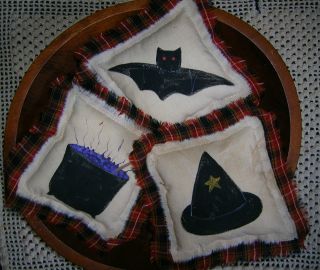Primitive Tucks Halloween Bowl Fillers Bat Witch Hat Cauldron Handpainted Ornies photo