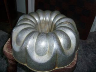 Vintage Heavy Cast Aluminium Bundt Cake - Jello Mold - - Westbend - - Shaped Cake Pan - photo