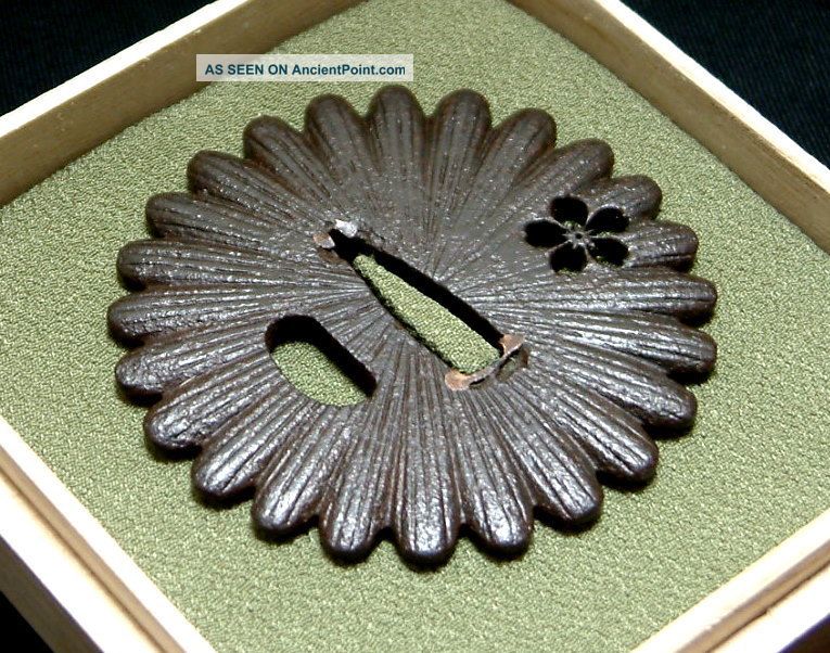 5567 Edo Samurai Sword Mumei Saotome School Ohka Kosukashi Excellent Tsuba Tsuba photo