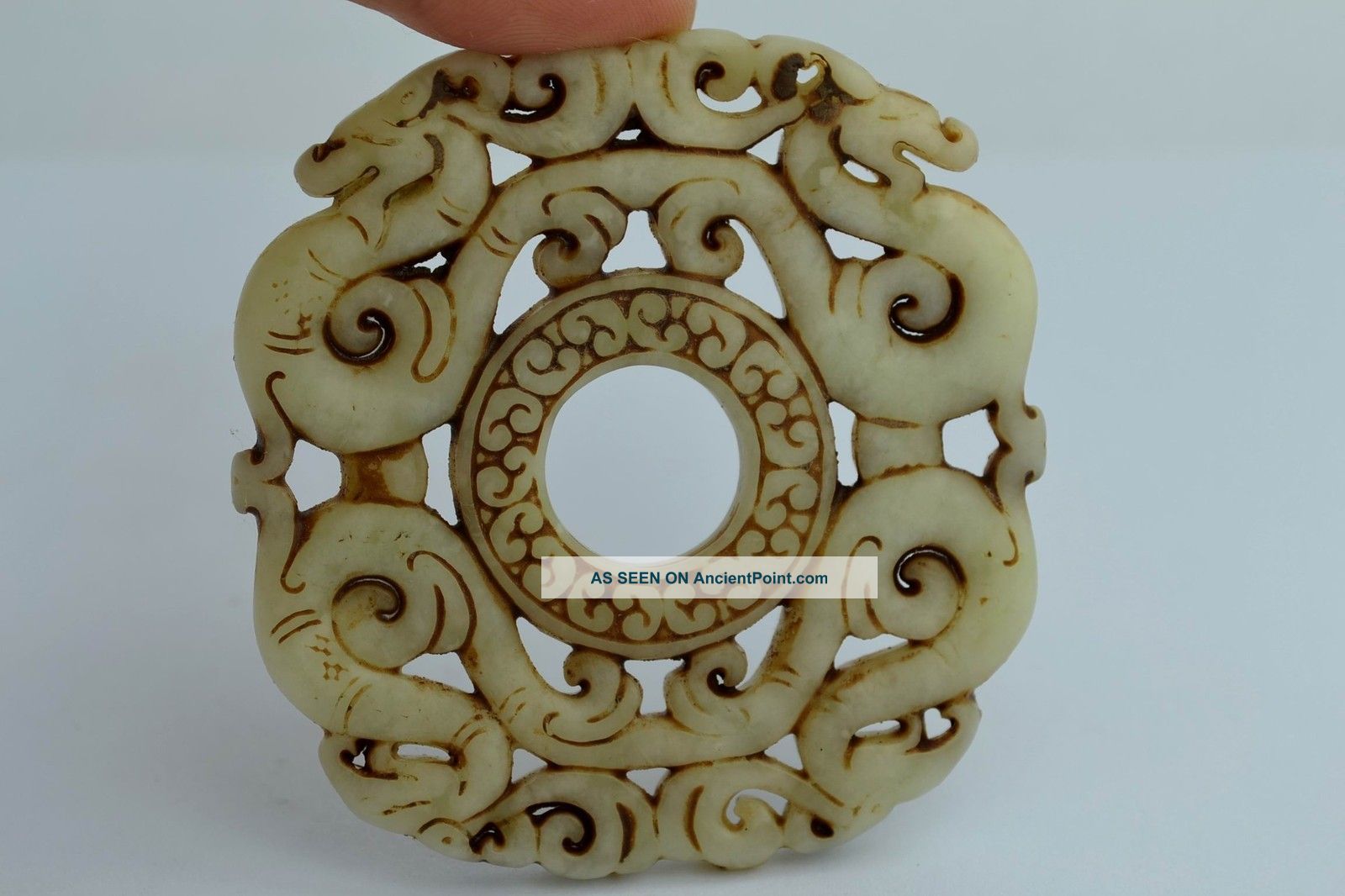 China Collectibles Old Decorated Wonderful Handwork Carving Dragon Pendant Top Necklaces & Pendants photo