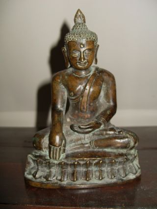 Antique Chinese Bronze Buddha Figure photo
