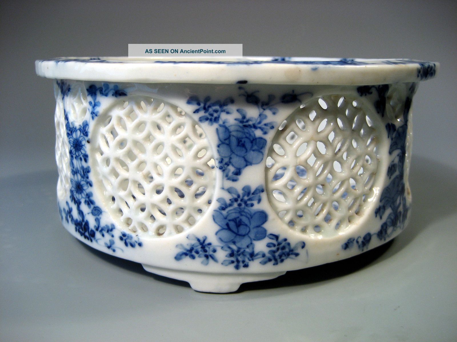 Japan Japanese Blue & White Round Reticulated Arita Cachepot Ca.  19th Century Other photo