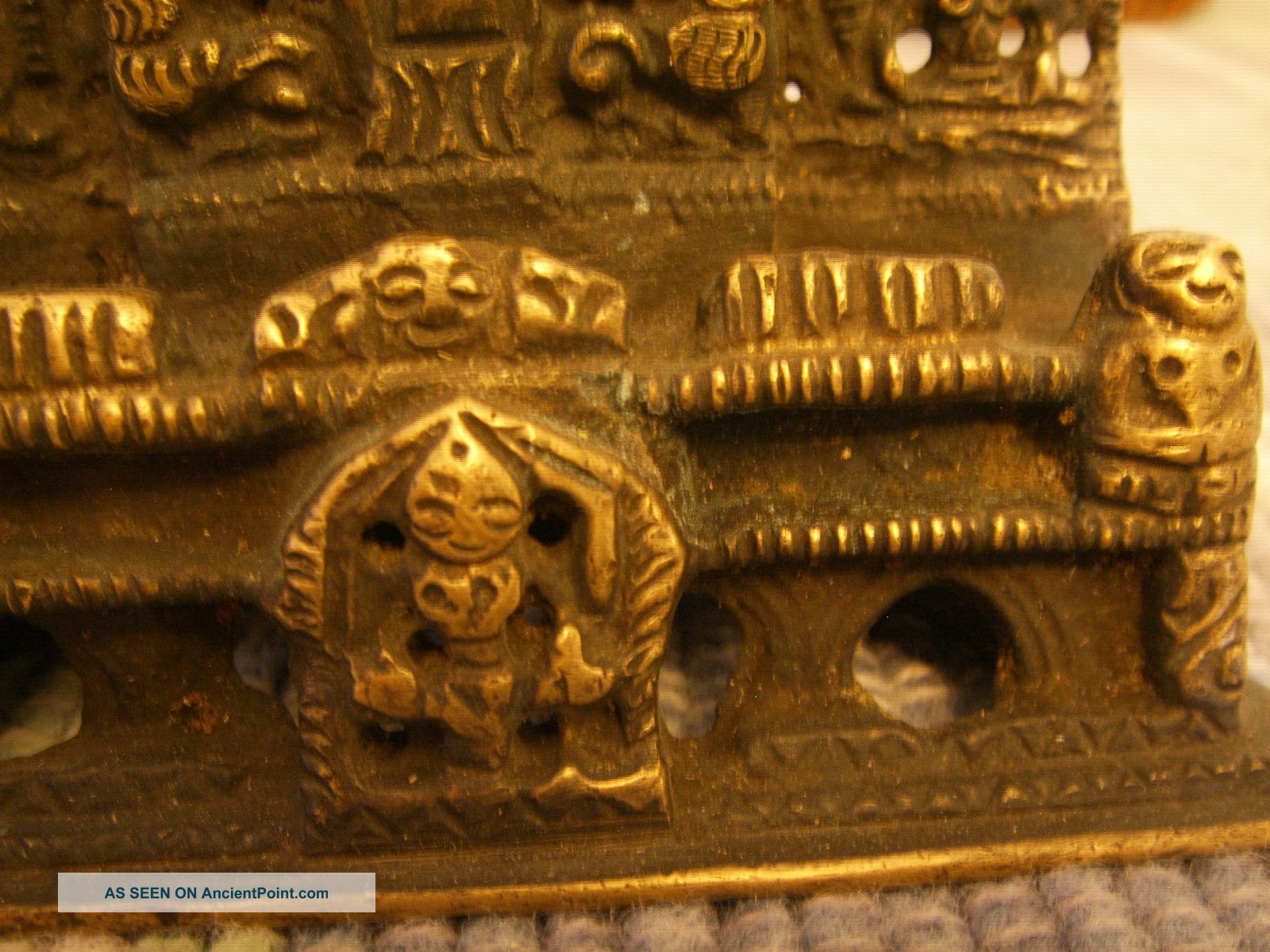  - rare_old_and_excellent_gold_gilt_bronze_of_the_seated_buddha_amazing_detail_5_lgw