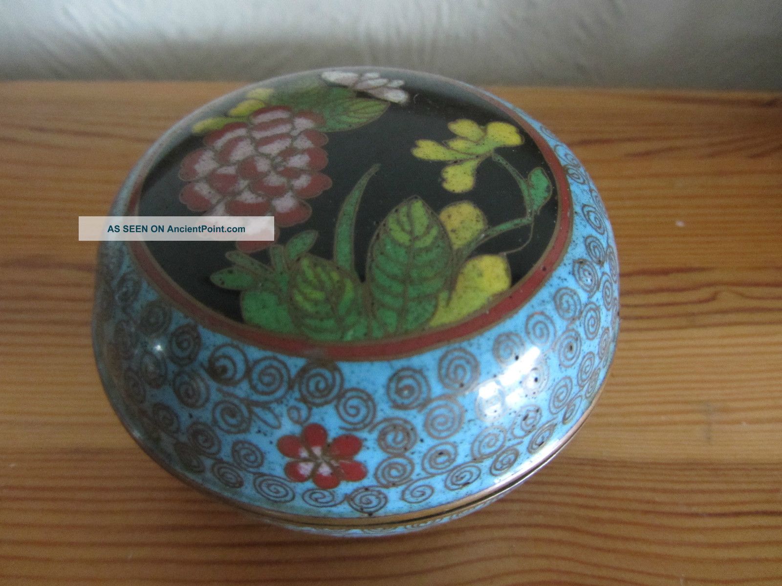 Antique 19th Century Chinese Cloisonne Box / Bowl & Cover Floral Decoration Cloisonne photo