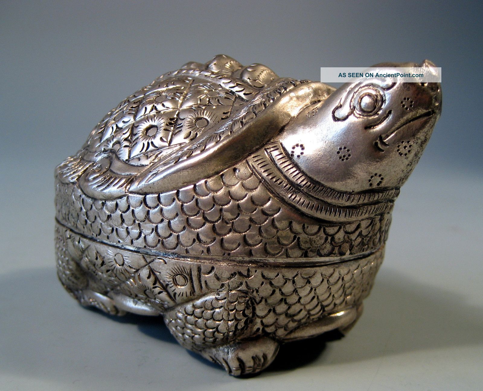 Cambodia Cambodian 900 Silver Turtle Shape Repousse Betel Nut Box Ca.  1920 ' S Statues photo