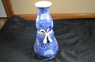 A Fine Blue And White Vase photo