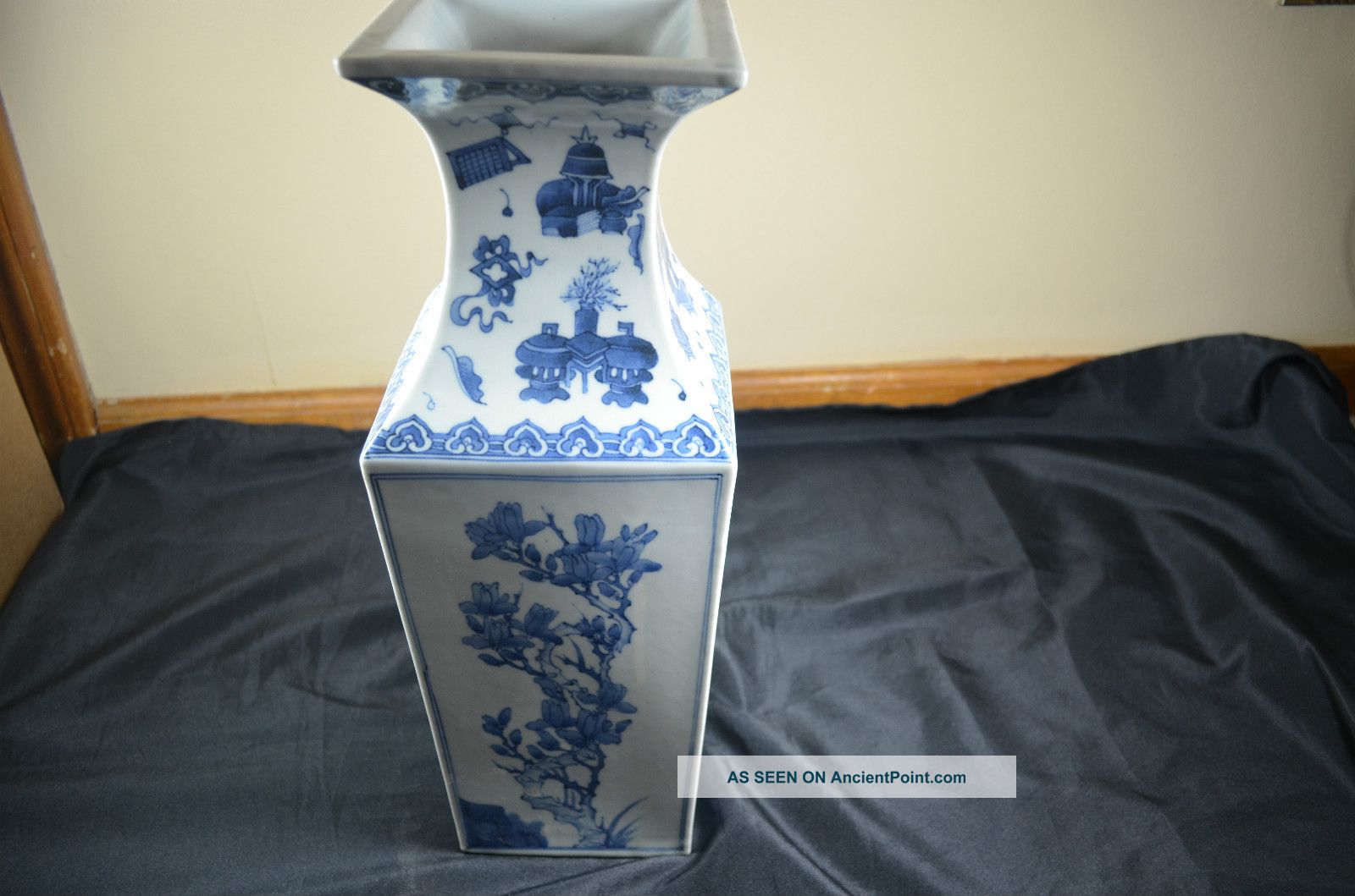 Fine Porcelain Blue And White Vase Vases photo
