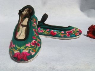 New Vintage Style,  Silk Hand Embroidered Floral Plat Sole Women Shoes Size 6 photo
