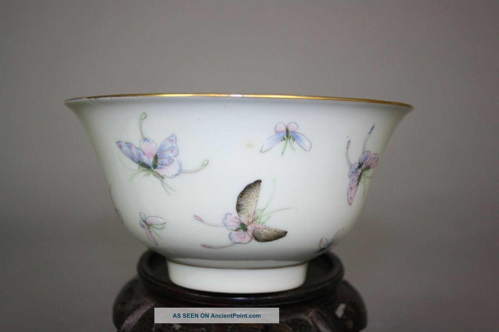 19th Century Butterfly Pattern Pure Ground Famille Rose Porcelain Bowl Bowls photo
