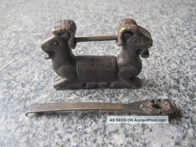 Chinese Bronze Old Vivid Double - Head Antelope Lock Unique Style 5 Other photo