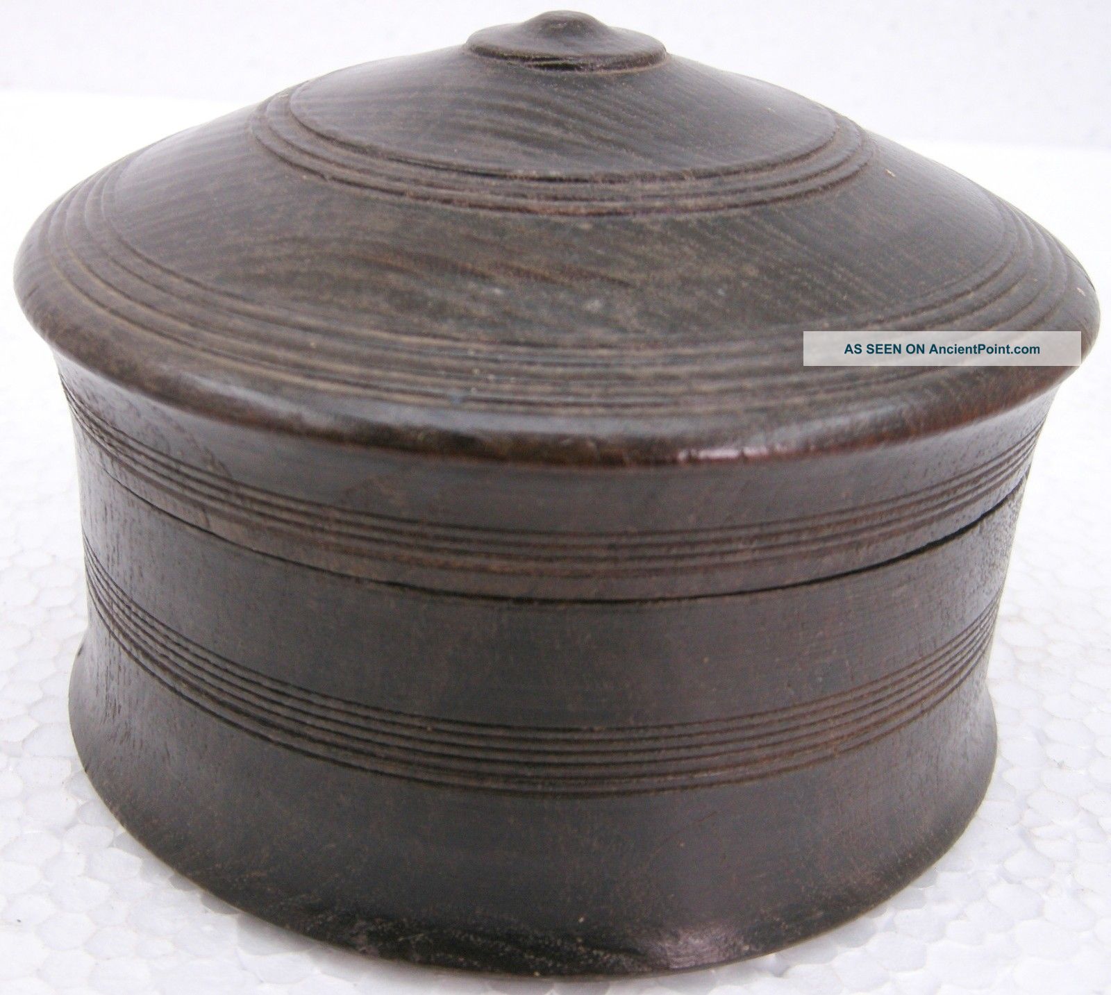 1900s Vintage Hand Crafted Wooden Round Powder Box India photo