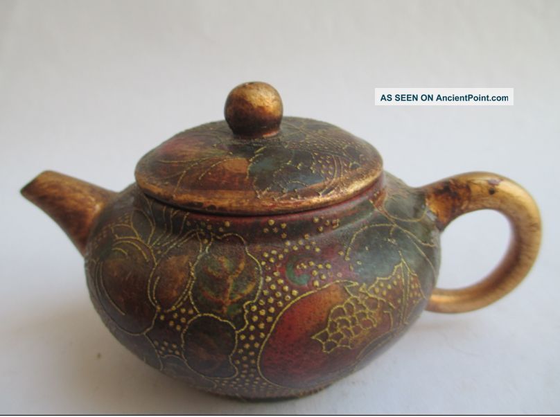 中国宜兴紫砂壶手工制作的陶圆壶9 - 183 Teapots photo