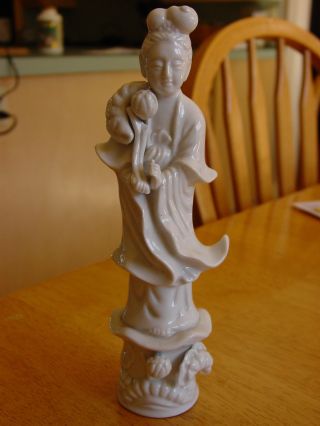 Chinese Antiques And White Porcelain Statue photo