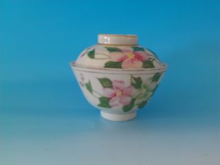 Chinese Porcelain - - A Famille Rose Bowl - Flower photo
