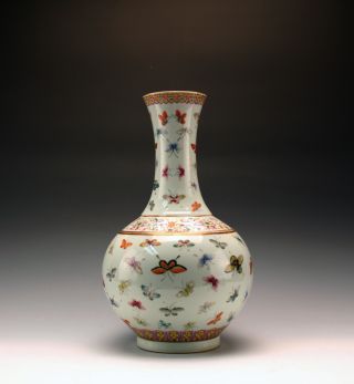 Antique Chinese Qing Guangxu Famille Rose 100 Butterfly Globular Porcelain Vase photo