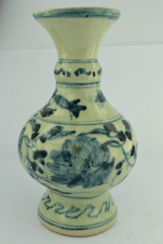 - China Collectibles Old Decorated Handwork Porcelain Flower Vase photo