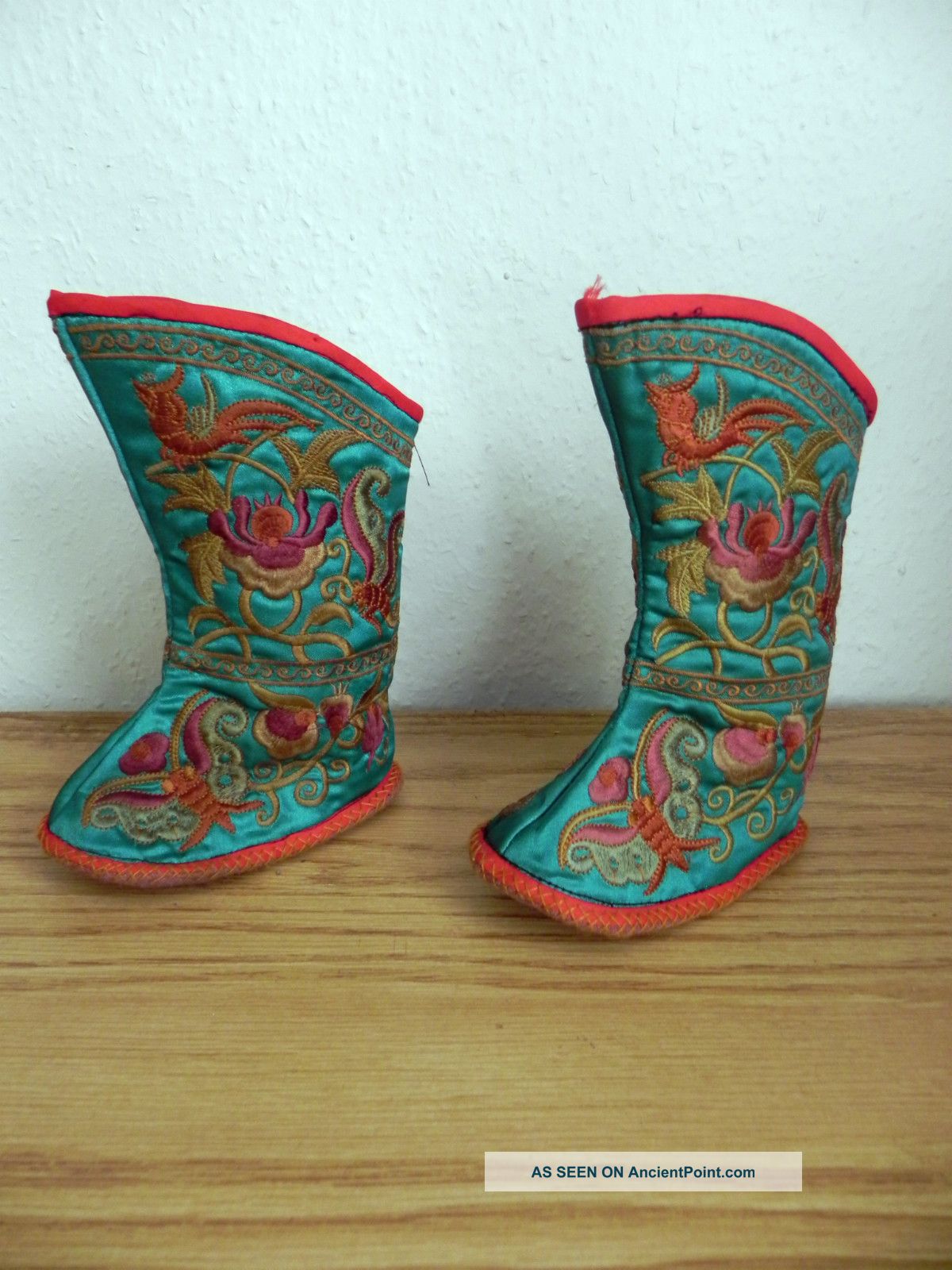 Fantastic Pair Of Chinese Silk Or Similar Fabric Childs Shoes / Booties - 20th C Textiles photo