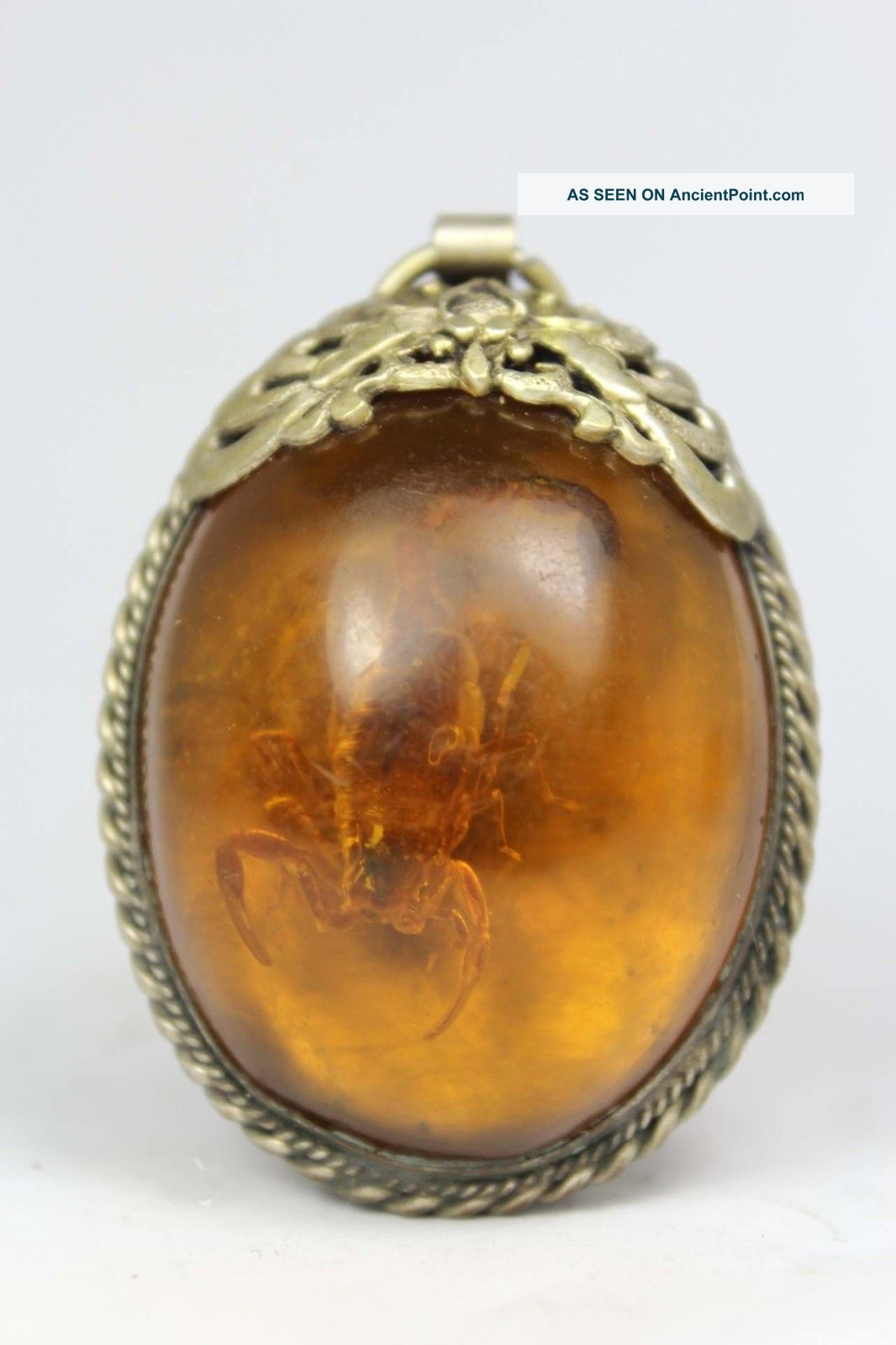 Chinese Old Amber Wonderful Handwork Insect Scorpion Pendant Necklaces & Pendants photo
