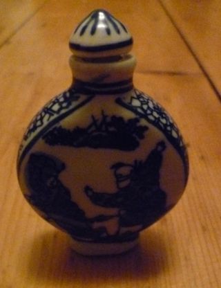 ~ Stunning Beautifully Painted Vintage Chinese Snuff Bottle Complete With Top ~~ photo