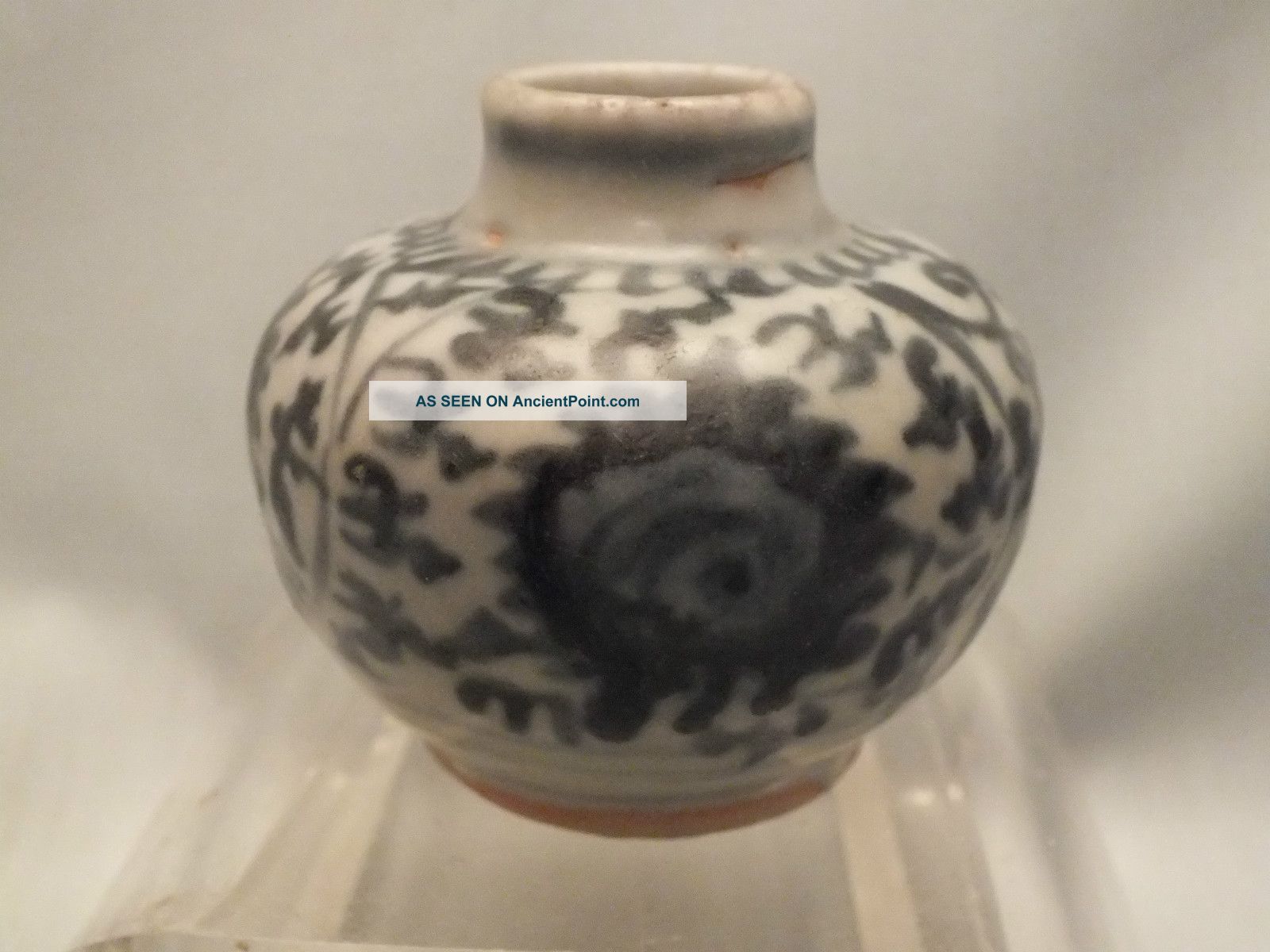 A Small Chinese Porcelain Vase With Underglaze Blue Decor & 4 Flowers Pre1800 Porcelain photo