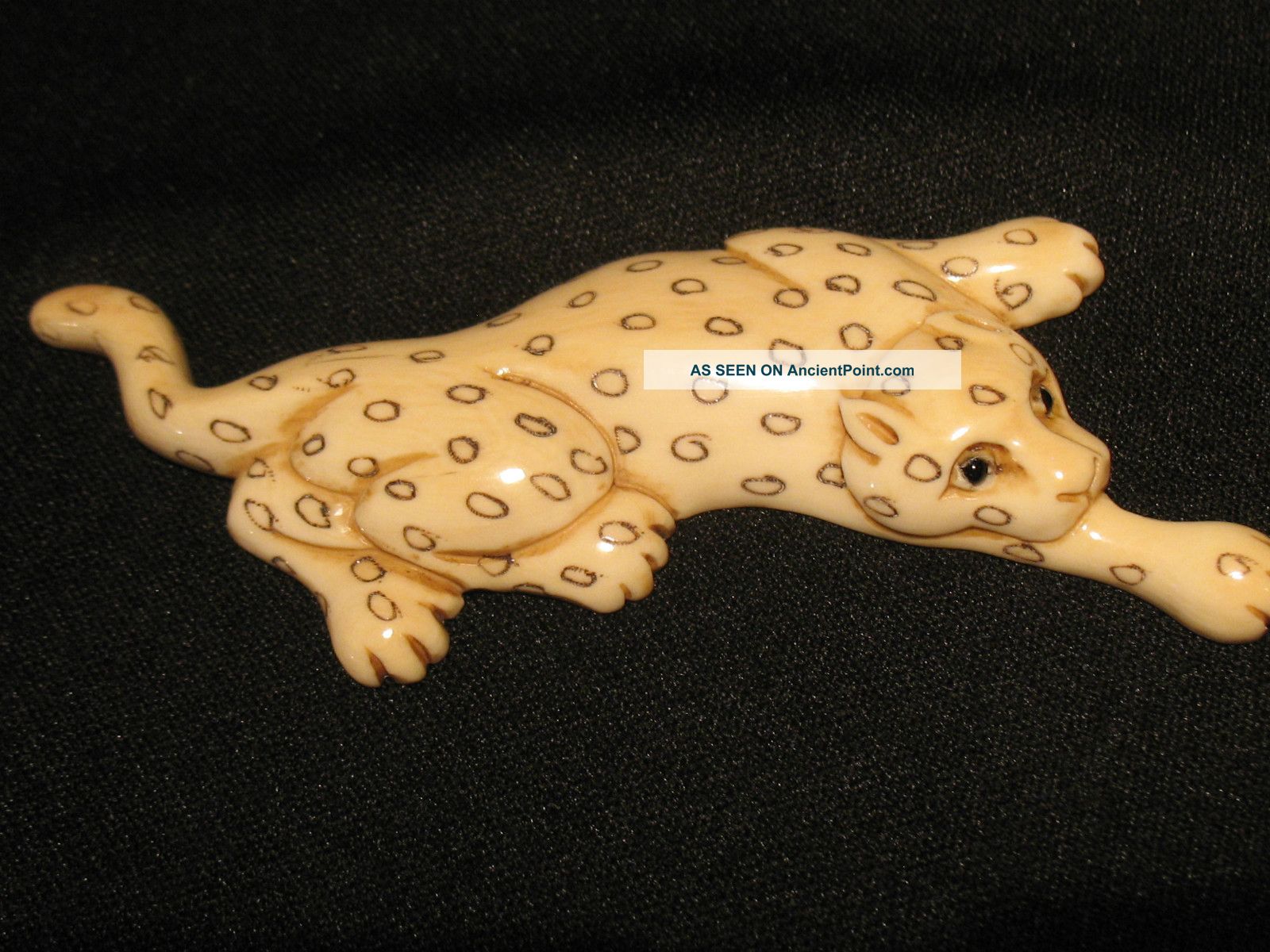 Antique Japanese 象牙 Ox Bone Okimono Flat Figure Leopard Enamel Eyes Signed Netsuke photo