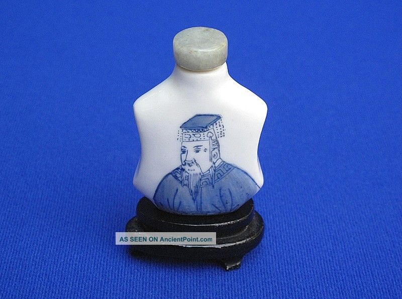 Antique Chinese Blue & White Porcelain Emperor & Empress Snuff Bottle Jade Top Snuff Bottles photo