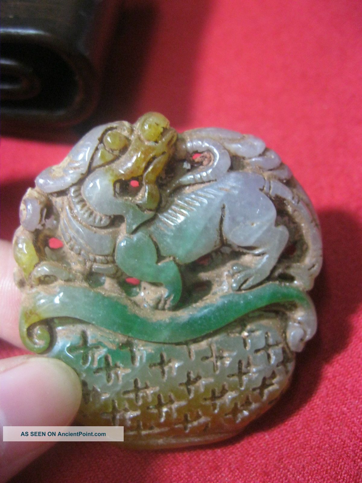 New Arrive Chinese Antique Old Green Jadeite Pendant /pixiu Animal Necklaces & Pendants photo