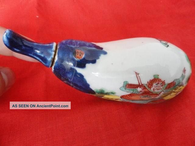 Porcelain Snuff Bottles Chinese Sidelong Ancient General Fighting Colorful Snuff Bottles photo