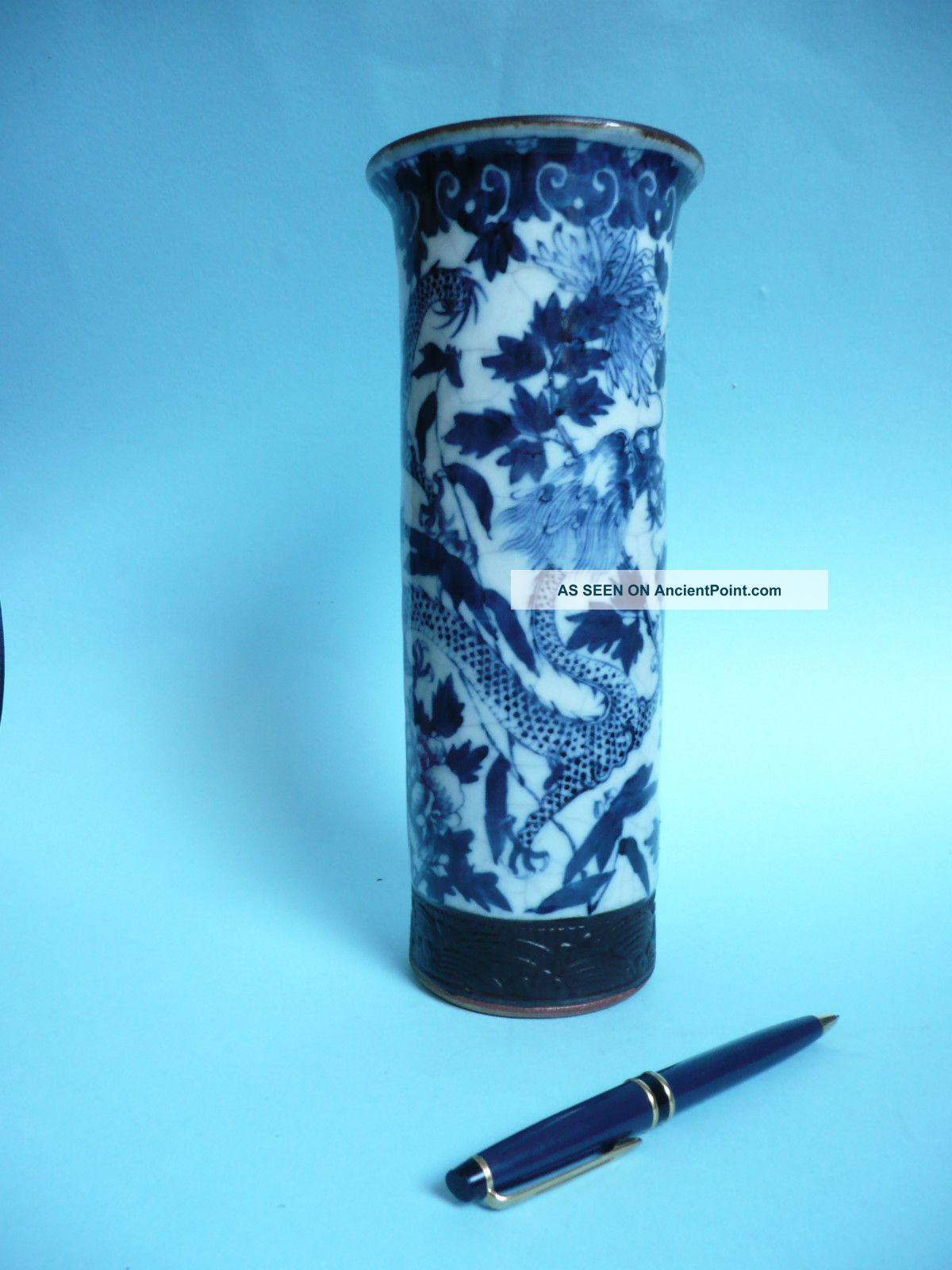 19th Century Chinese Vase,  Dragons,  Base Marks A/f. . . . . . . . . . . . . . . . . . . . . .  Ref.  3734 Vases photo