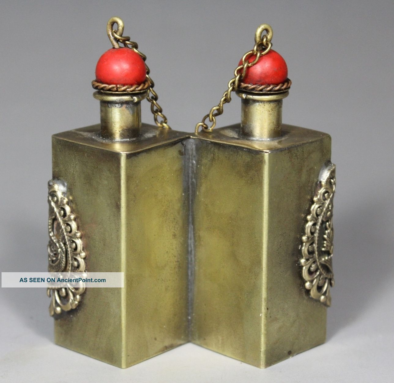 Chinese Old Brass Handwork Two Holes Armored Dragon/ Phoenix Coral Lid Snuff Box Snuff Bottles photo