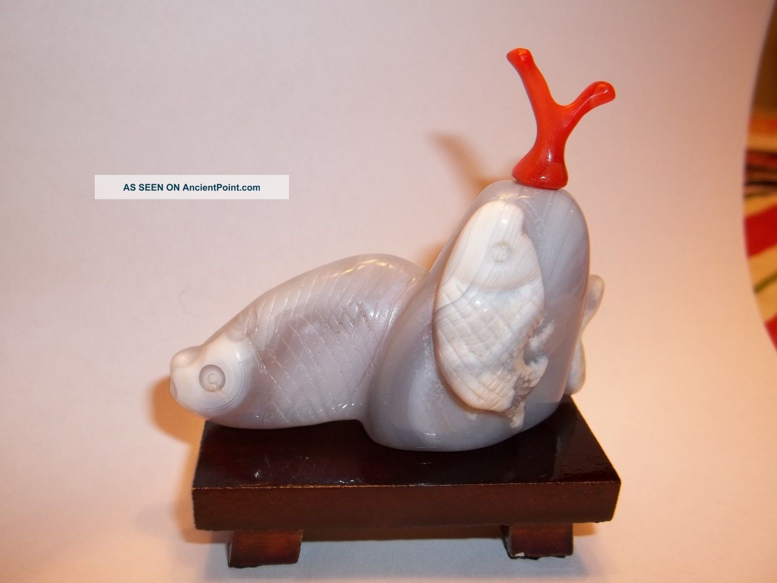 Carved Snuff Bottle - Two Fish - Shaded Grey/ White Banded Agate With Stand Snuff Bottles photo