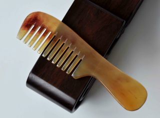 Chinese Producing The Finest Ox Horn Comb photo